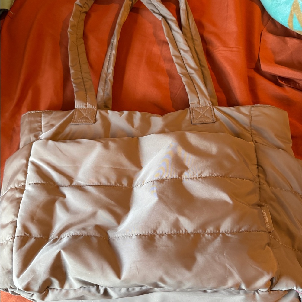 Bagsmart puffer bag. Greyish brown. Like new.